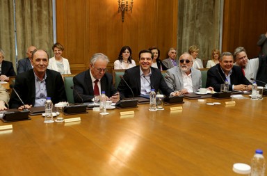 Ο πρωθυπουργός Αλέξης Τσίπρας (3A), ο αντιπρόεδρος της κυβέρνησης Ιωάννης Δραγασάκης (2 Α), ο Υπουργός Οικονομίας, Ανάπτυξης και Τουρισμού Γιώργος Σταθάκης (Α), ο Υπουργός Εσωτερικών και Διοικητικής Ανασυγκρότησης Πάνος Κουρουμπλής (3 Δ) και ο Υπουργός Άμυνας Πάνος Καμμένος (2Δ) και ο υπουργός Εργασίας Γιώργος Κατρούγκαλος (Δ) συμμετέχουν στη συνεδρίαση του υπουργικού συμβουλίου  , Τρίτη 10 Μαΐου 2016. Συνεδρίασε το Υπουργικό Συμβούλιο υπό την προεδρία του πρωθυπουργού Αλέξη Τσίπρα με θέμα τις αποφάσεις του Eurogroup. ΑΠΕ-ΜΠΕ/ΑΠΕ-ΜΠΕ/Παντελής Σαίτας