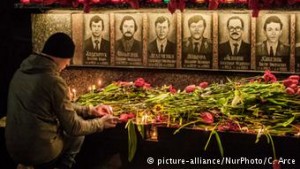 Ένα κερί για τους πυροσβέστες που έχασαν τη ζωη τους στη μάχη με τη ραδιενέργεια