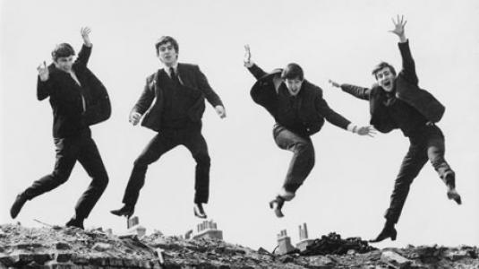 90789g-the-beatles-1963-at-beatl-001