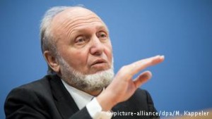 Ο Χανς-Βέρνερ Ζιν τάσσεται αναφανδόν υπέρ της αποχώρησης της Ελλάδας από την ευρωζώνη