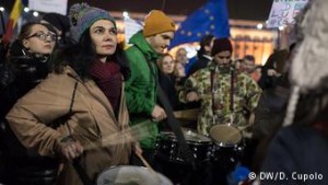 Χιλιάδες Ρουμάνοι διαδήλωσαν τις τελευταίες μέρες στο Βουκουρέστι και σε άλλες πόλεις της χώρας