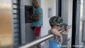 "Η Ελλάδα θα παραμείνει καταρχήν στην ευρωζώνη συνδεδεμένη στον ορό των δανειστών"
