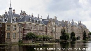 Eυθύνες στην ολλανδική κυβέρνηση καταλογίζουν τα θύματα αλλά και οι ίδιοι οι κυανόκρανοι