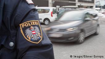 Η Αυστρία απείλησε τώρα με την επιβολή συνοριακών ελέγχων και την ανάπτυξη στρατού στα σύνορα