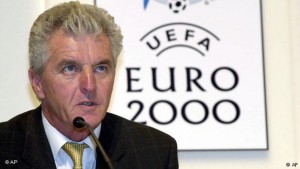 Ο πρώην προπονητής της Εθνικής Γερμανίας Έριχ Ρίμπεκ είδε την ομάδα του να αποκλείεται άδοξα στο Ευρωπαϊκό Πρωτάθλημα του 2000