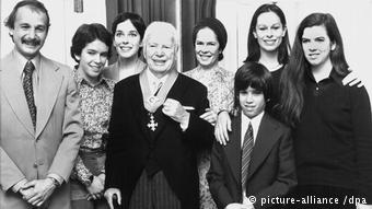 Ο Τσάρλι Τσάπλιν με την οικογένειά του 