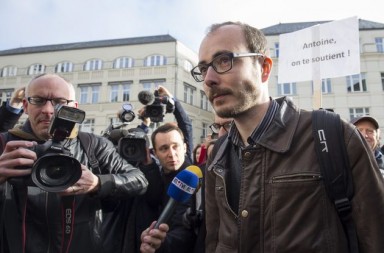 Ο Antoine Deltour, αν και τιμήθηκε το 2015 από το Ευρωπαϊκό Κοινοβούλιο για την αποκάλυψη του σκανδάλου Luxleaks, αντιμετωπίζει ποινή φυλάκισης έως και 10 ετών και πρόστιμο 1,25 εκ. ευρώ για κλοπή, παραβίαση εμπορικών μυστικών και επαγγελματικού απορρήτου | EPA/JULIEN WARNAND