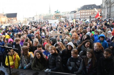πορεία-διαμαρτυρίασ-για-το-κλίμα-στην-κοπεγχάγη-δανία-νοέμβριος-claimate-165313967 (1)